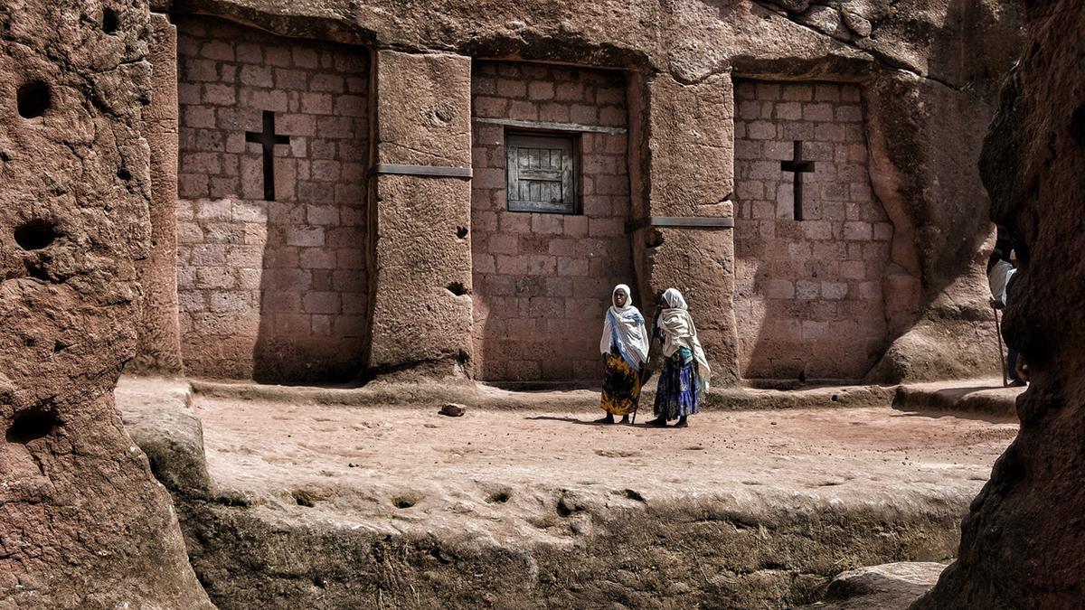 Las iglesias excavadas en la roca de Lalibela forman uno de los conjuntos religiosos más impresionantes de África.