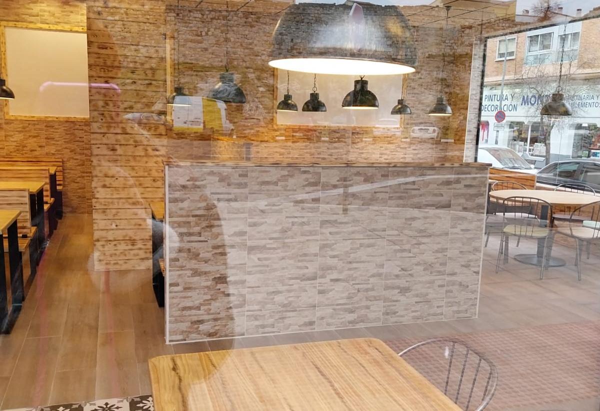 Interior de la pizzería Carlos, la nueva franquicia que abre sus puertas en Zamora.