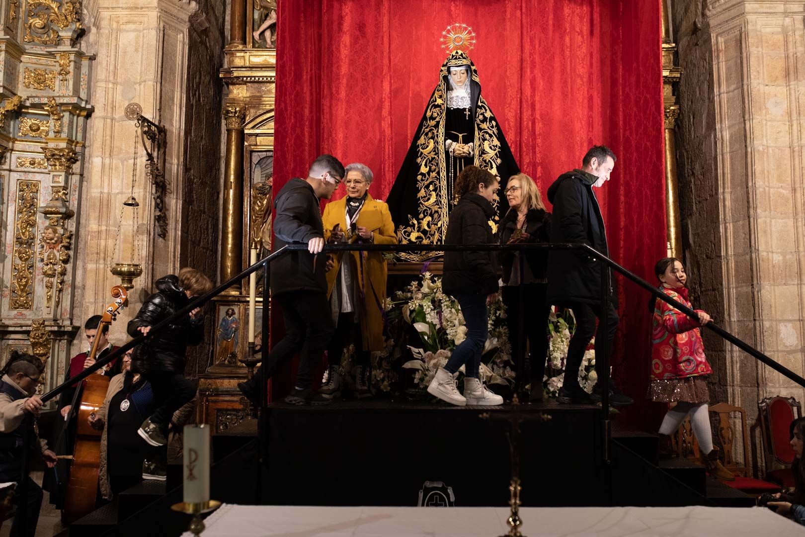 GALERIA | Entrada de nuevos hermanos en la cofradía de Jesús Nazareno