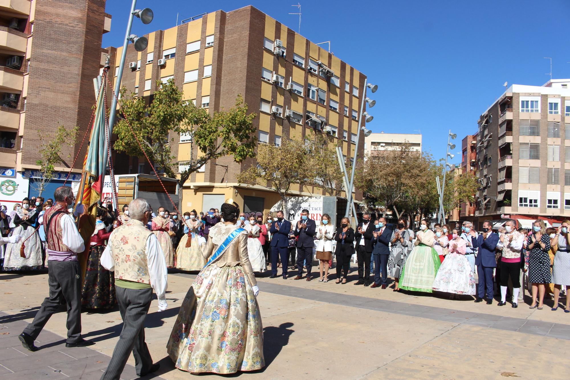 Carmen, Nerea y las cortes acompañan a las fallas de Quart y Xirivella en la procesión de la Senyera