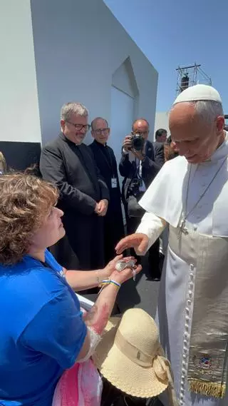 “El año pasado fui a verlo; ahora él ha venido a verme”: el encuentro de la joven tinerfeña Mariam con León XIV tras su gran prueba