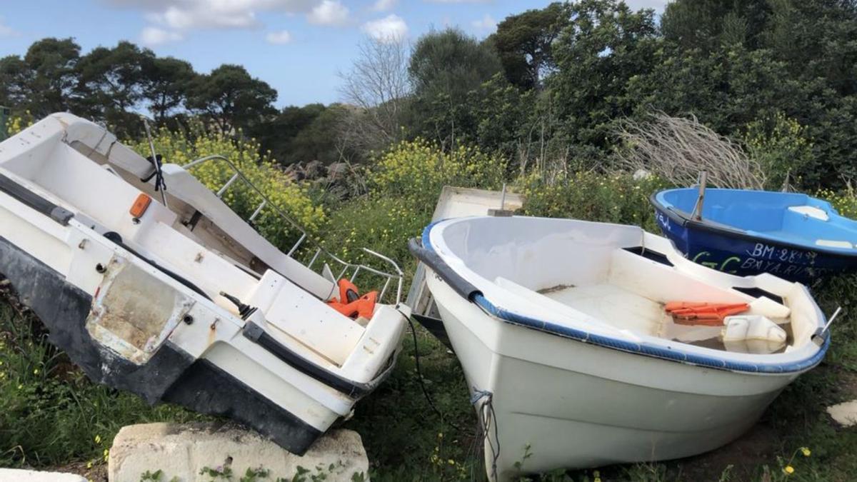 Imagen de las pateras abandonadas. | AJUNTAMENT DE SANTANYÍ