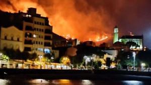 Un incendi a Portbou es converteix en el primer gran foc de l’estiu: «La forta tramuntana no ajuda gens»
