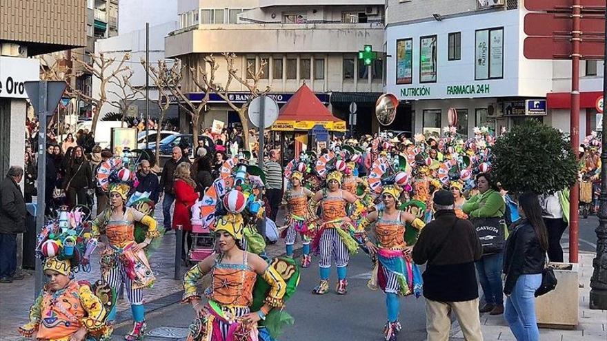 Tambores, salsa y percusión para otro desfile infantil