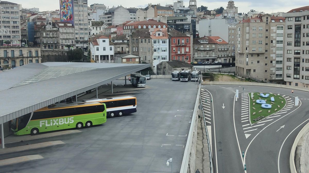 Autocar de Flixbus en la estación intermodal de Urzáiz