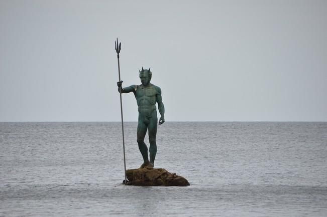 El Neptuno de la playa de Melenara recupera su brazo y su tridente