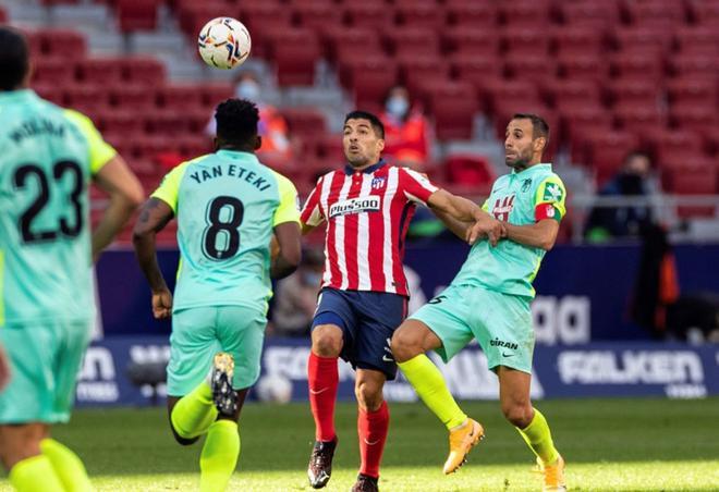 El delantero uruguayo Luis Suárez debuta con el Atlético de Madrid durante el partido de la tercera jornada de LaLiga que disputa el Atlético de Madrid y el Granada en el Estadio Wanda Metropolitano en Madrid.