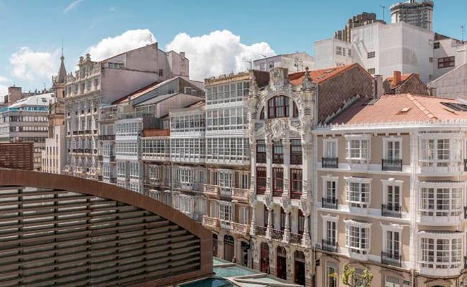Junto a la plaza de Lugo destacan los bellos edificios modernistas