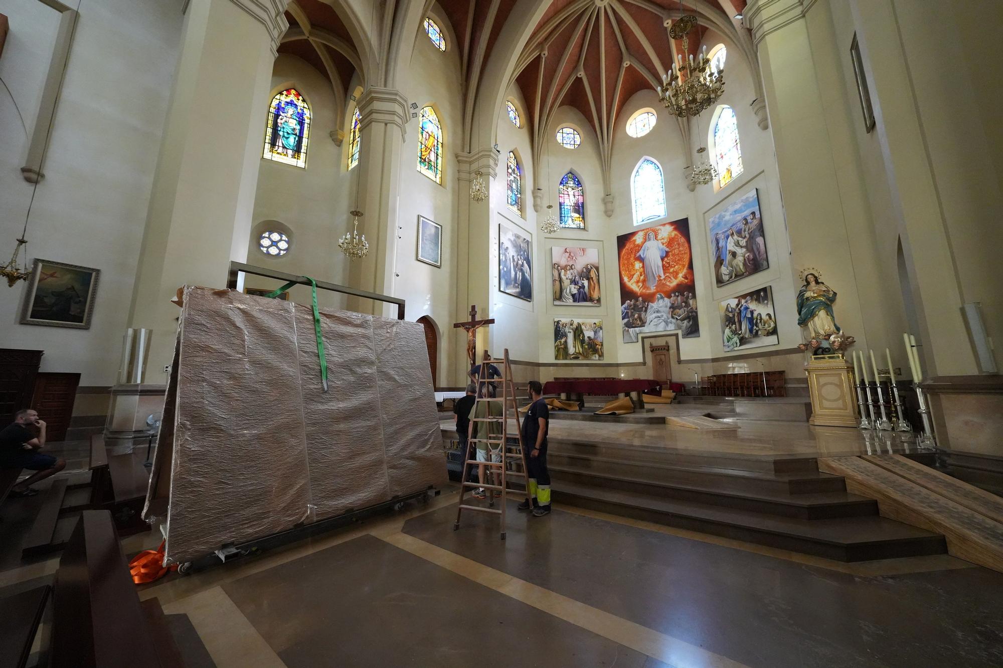 Los 2 últimos cuadros de Traver Calzada completan el retablo de la Concatedral de Santa María