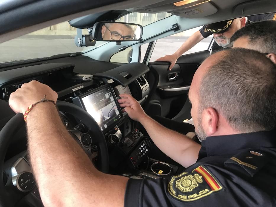 El nuevo coche patrulla I-Zeta de la Policía Nacional