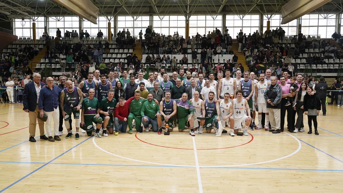 El pabellón de Carranque se llenó de leyendas en el Unicaja-Real Madrid.