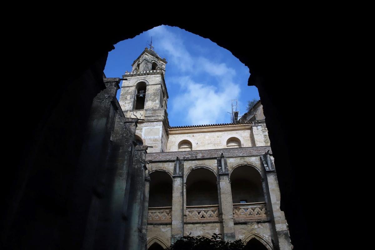 Torre y claustro del Real Monasterio de San Jerónimo de Valparaíso en Córdoba.