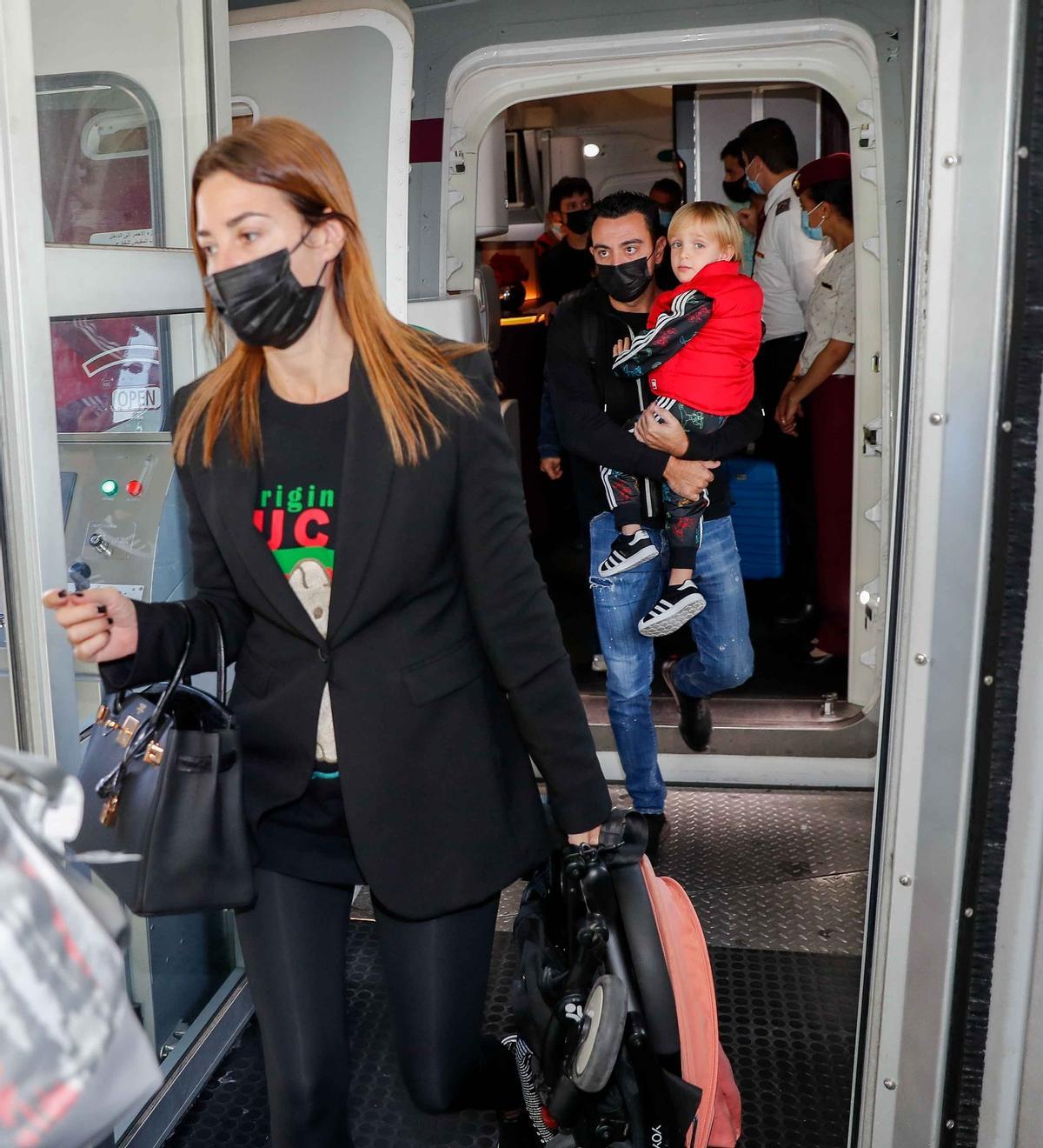 Las mejores imágenes del vuelo y la llegada de Xavi a Barcelona