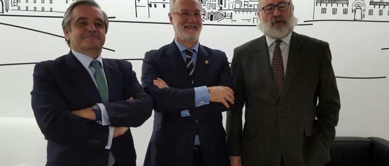 Juan Güell (Vigo), Roberto Pereira (Santiago) y Mariano Gómez-Ulla (A Coruña). // FdV