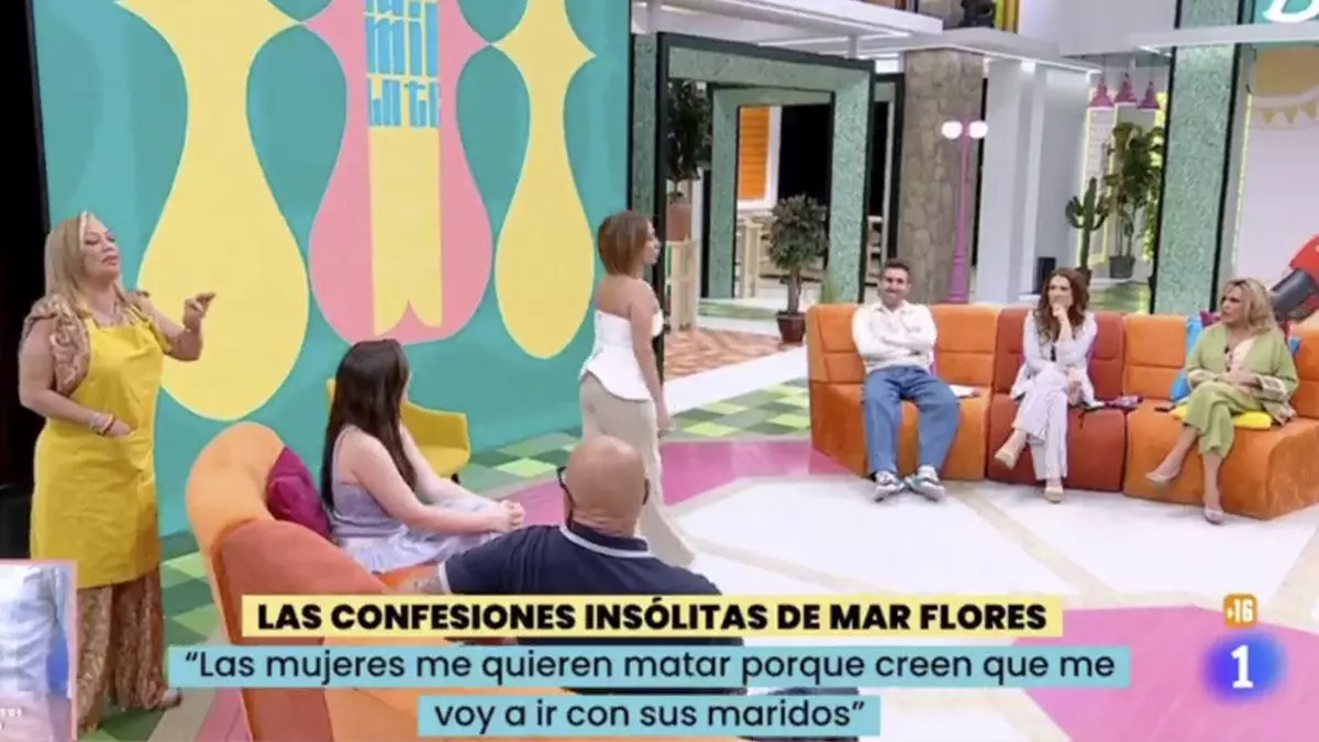 'La familia de la tele' da marcha atrás a los cambios tras el rechazo del público: vuelven los colaboradores y la cocina de Belén Esteban