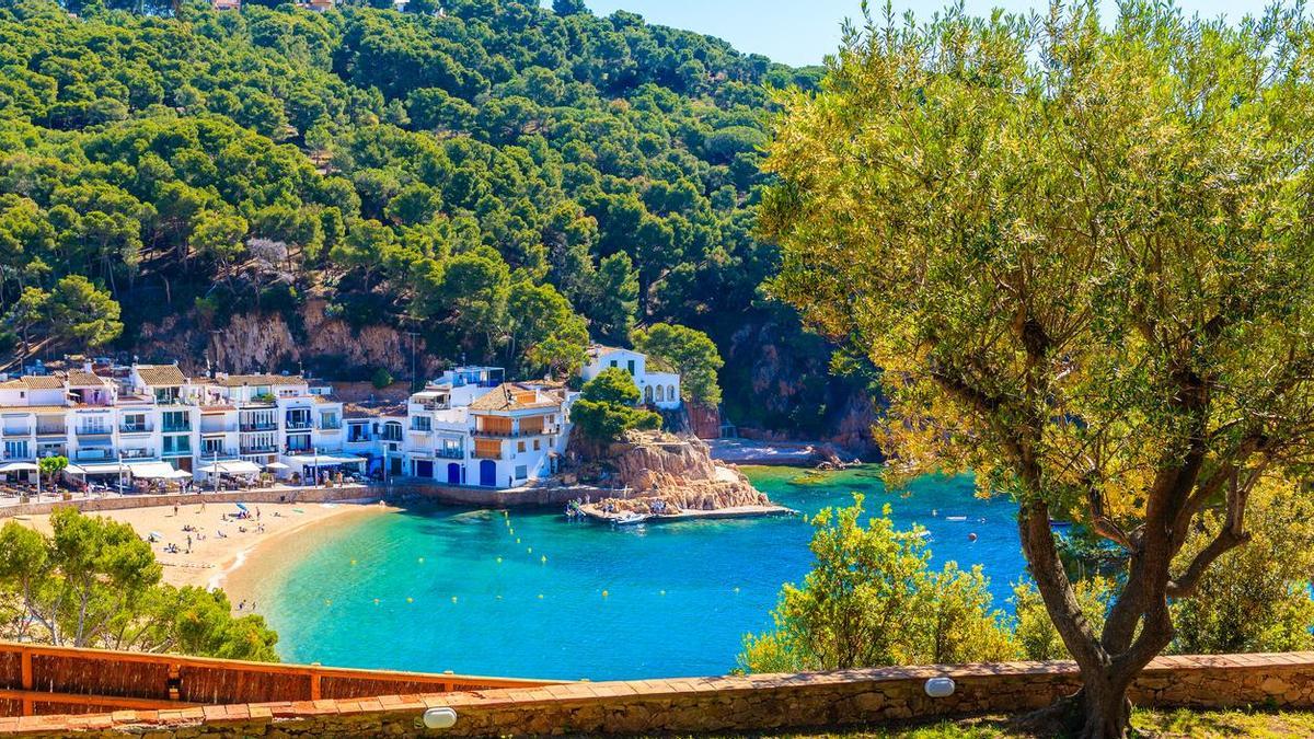 Poca gente conoce este precioso pueblo de la Costa Brava pero todos se enamoran de él