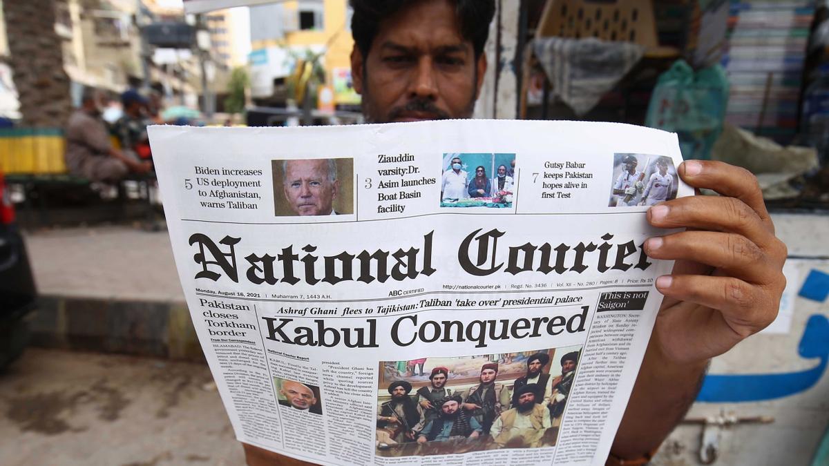Portada de un diario pakistaní: &quot;Kabul conquistada&quot;.