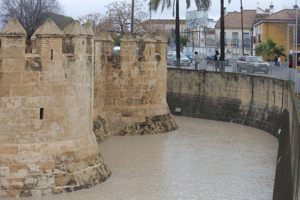 El río Guadalquivir supera los 5,5 metros a su paso por Córdoba