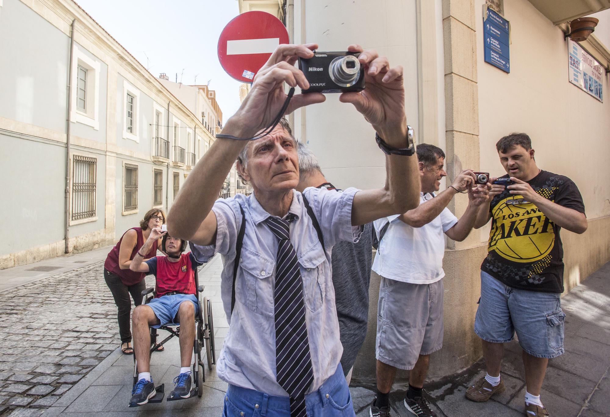 Exposición al aire libre en Alicante "Me Ves, en comunidad. Fotógraf@s con discapacidad"