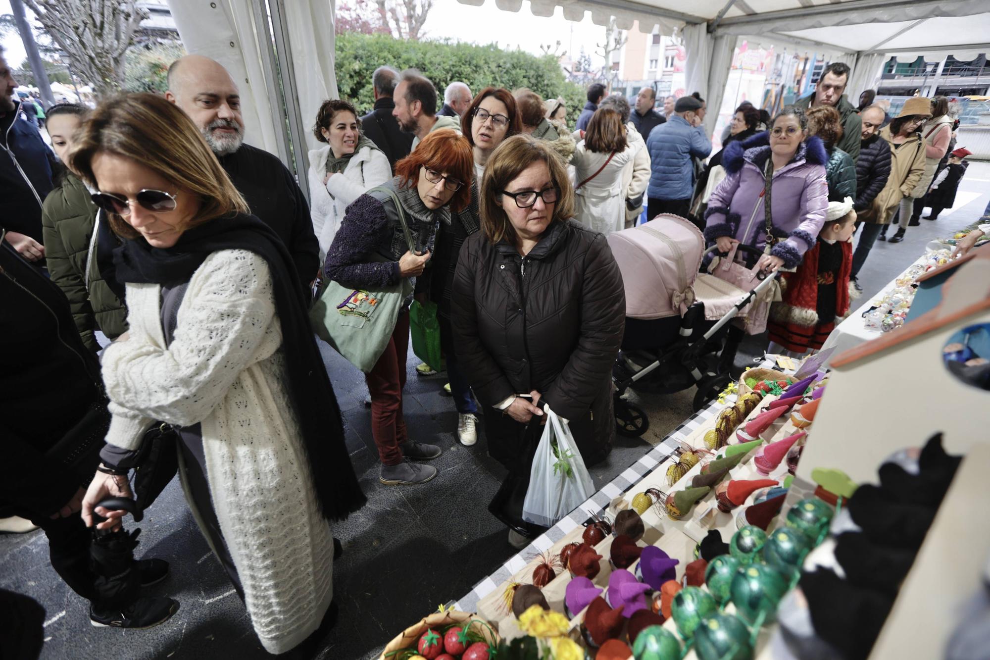 EN IMÁGENES: así fue la fiesta de los Güevos Pintos en Pola de Siero