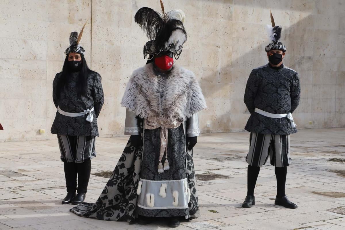 Los Reyes Magos surcan en globo el cielo de Córdoba