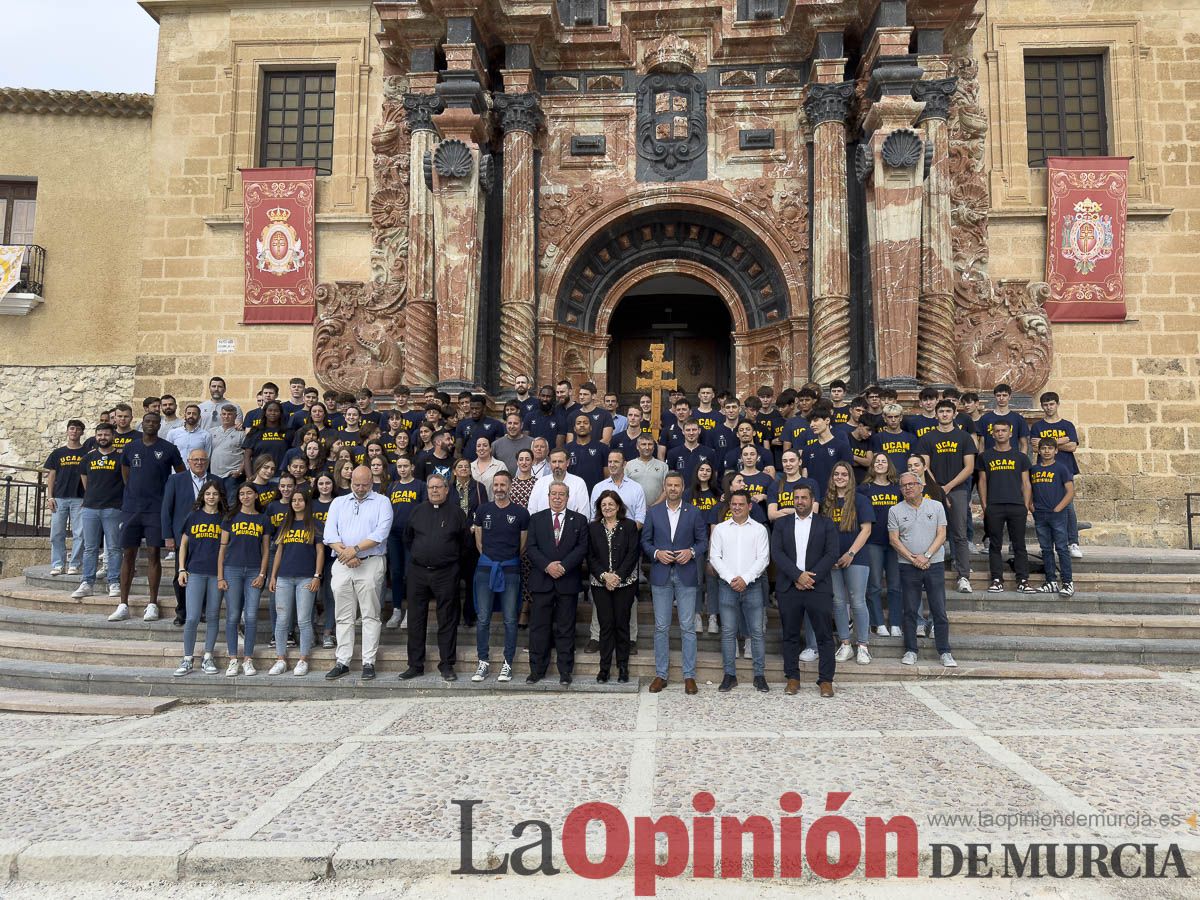 El UCAM de baloncesto peregrina a Caravaca de la Cruz en su Año Jubilar