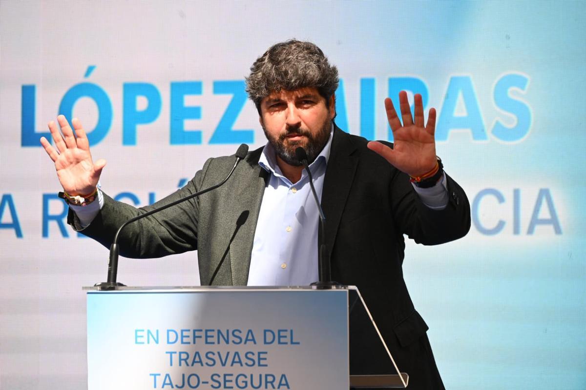 El presidente Fernando López Miras, en el acto reivindicativo de los regantes del Trasvase Tajo-Segura en Pilar de la Horadada.