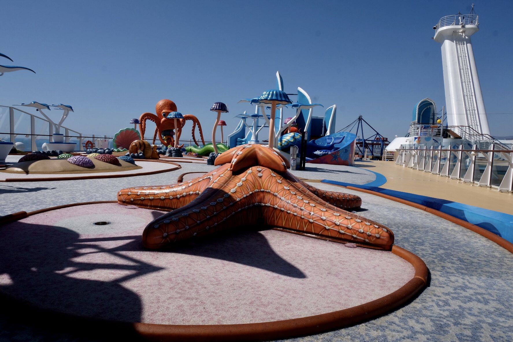 El 'Wonder of the seas', el crucero más grande del mundo, en el puerto de Málaga