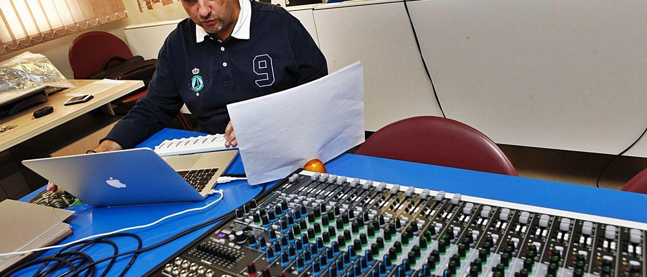 Javier Suárez Quirós en una actividad del Laboratorio de Sonido.