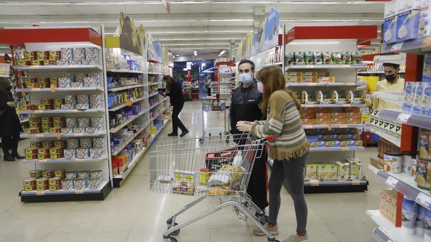 ¿Qué supermercados y comercios abren en Córdoba en el Puente de la Constitución?