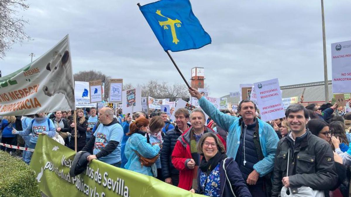 Así suena la canción con la que los veterinarios asturianos llaman a movilizarse el día 23 en Oviedo: "La salud animal no se regula con esposas en las manos"