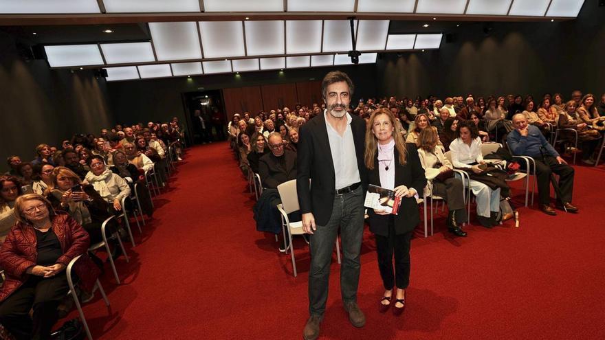 VÍDEO: Juan del Val, Premio Planeta 2025, presenta su novela en LA NUEVA ESPAÑA