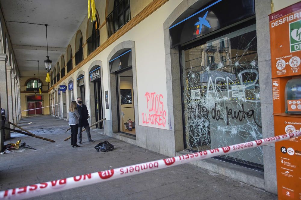 Les entitats bancàries assaltades a Girona intenten tornar a la normalitat