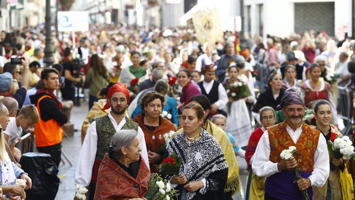 En imágenes | La Ofrenda de Flores a la Virgen del Pilar 2023 en Zaragoza (II)