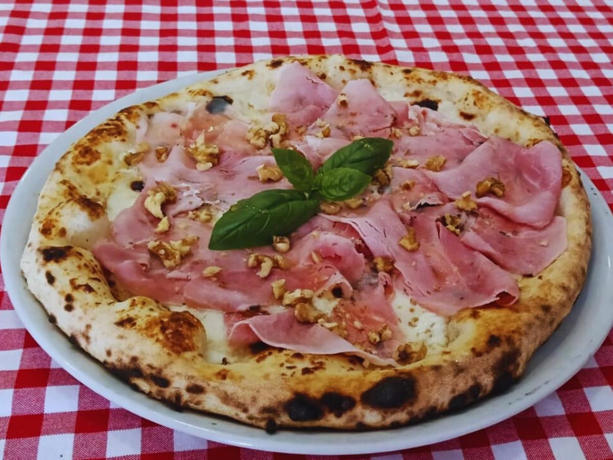 La pizza ‘Dolcevita’ del restaurante Sapore di Napoli