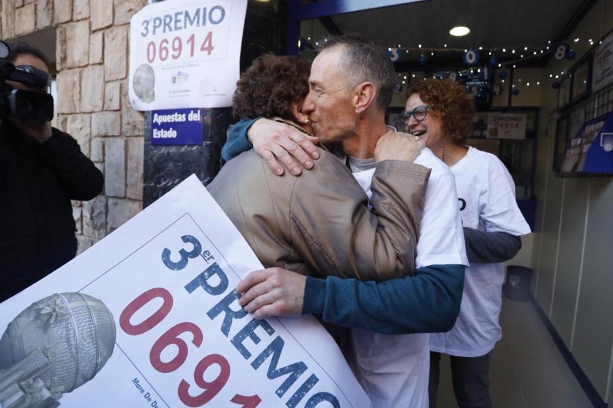 El tercer premio de la Loteria Nacional, 06914, cae en Rafelbunyol en la administracion número 1