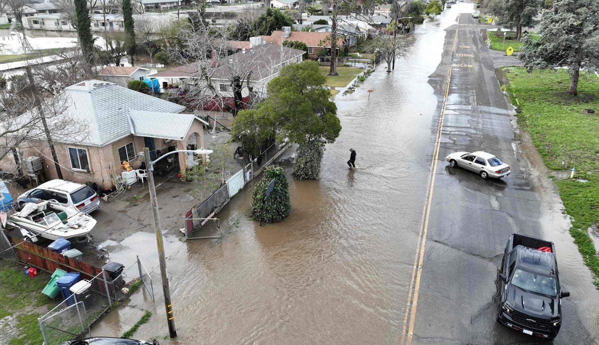 El diluvio en California causa al menos 14 muertos y obliga a evacuar a miles de personas