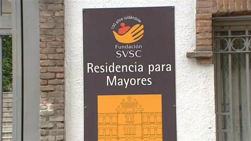 Los trabajadores de la residencia con 11 fallecidos de Madrid se enteran de las muertes por la televisión