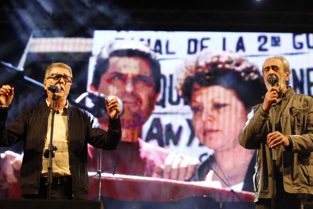 Manifestación en Valencia con motivo del 25 d'Abril