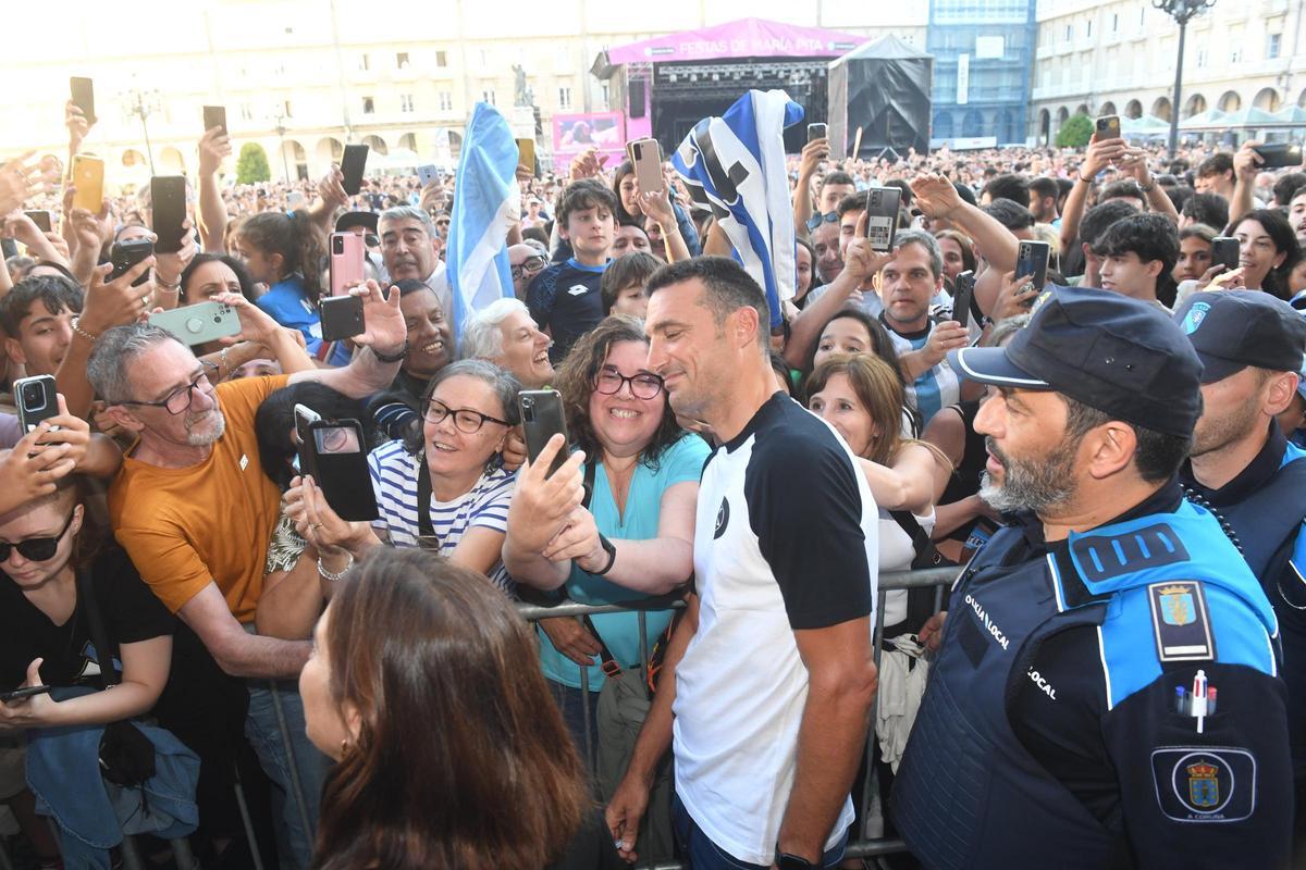 Scaloni, ovacionado en María Pita