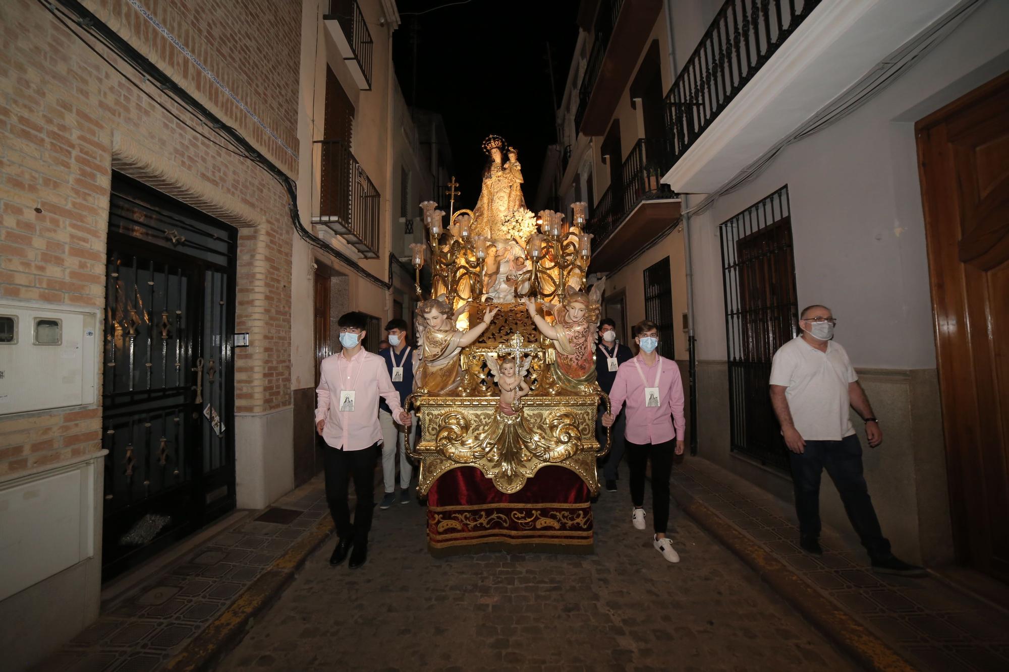 La Virgen del Rosario llega a la arciprestal para sus fiestas en Vila-real