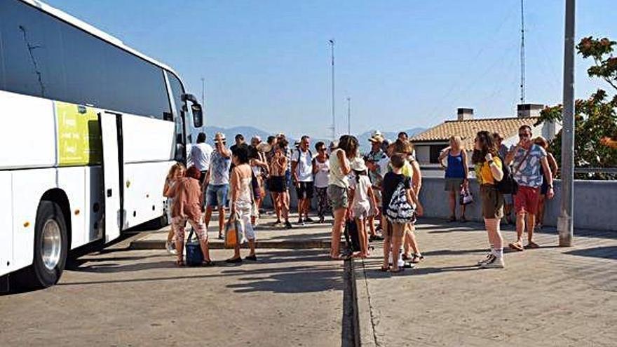 Figueres no repetirà el servei de bus turístic gratuït des de Perpinyà