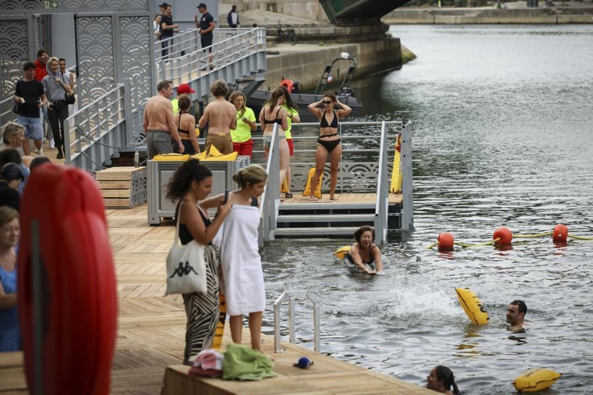 París vuelve a nadar en el Sena después de más de un siglo