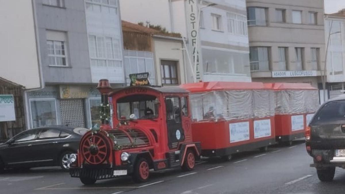 El nuevo y cuestionado tren turístico de O Grove.