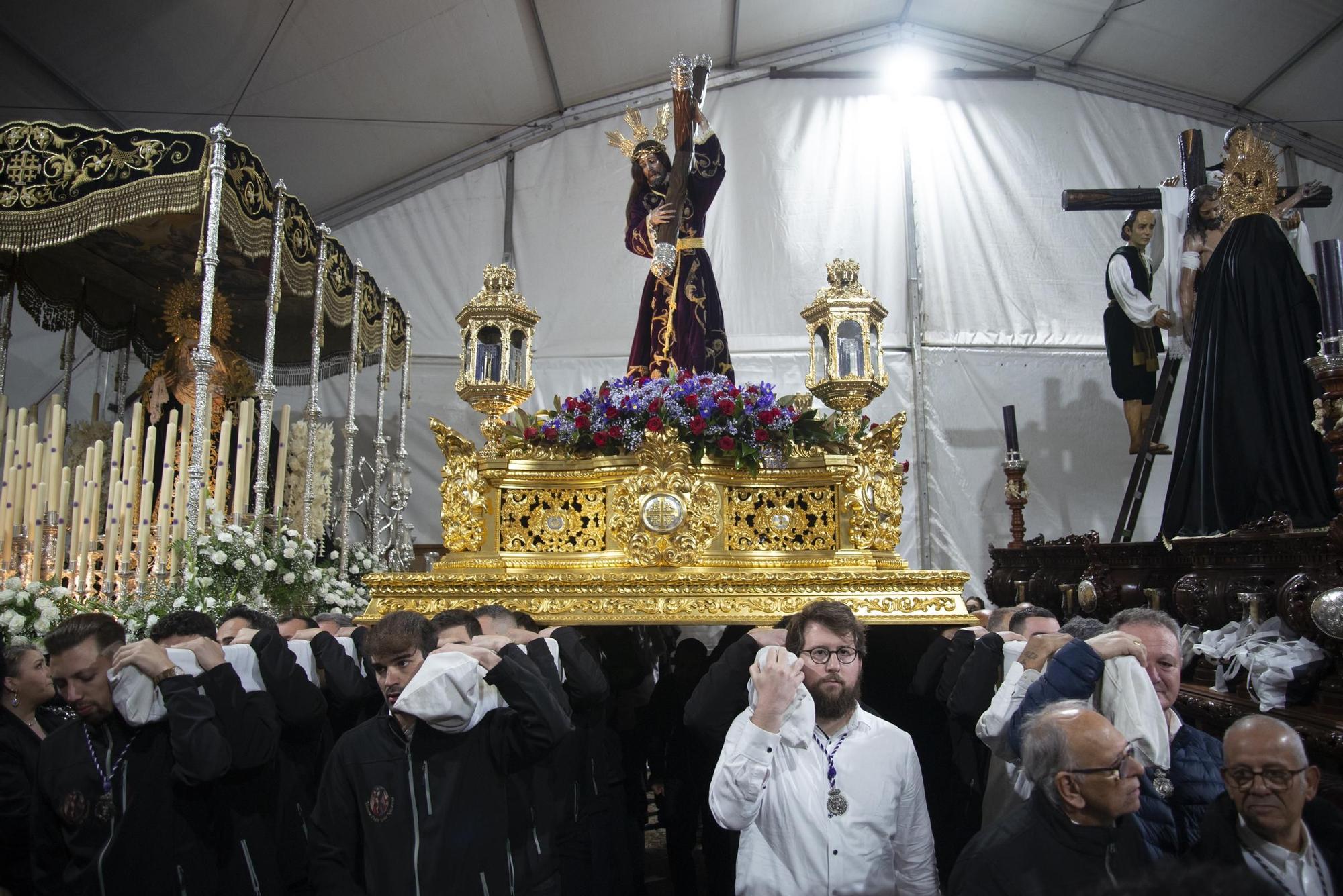 El temporal ahoga el Miércoles Santo en Mérida