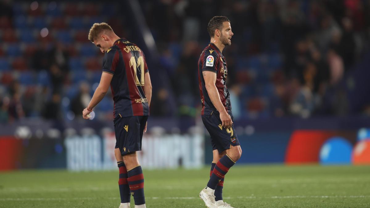 Cantero y Soldado, desolados tras caer ante el Mirandés.