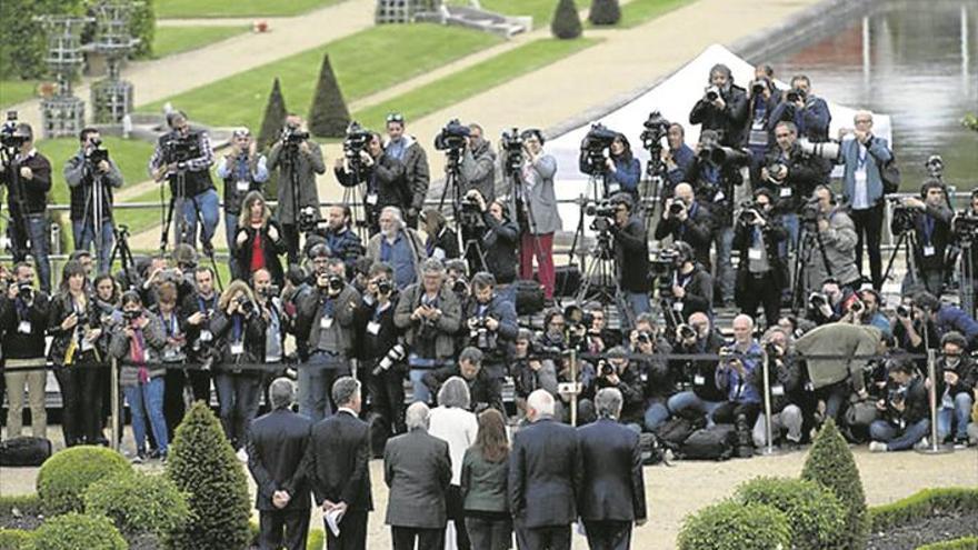 Discursos, aplausos y cámaras