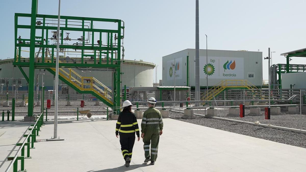Instalaciones de la planta de hidrógeno verde de Iberdrola y bp en Castellón.