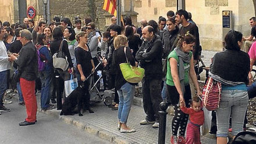 Manacor: Protesta al grito de &quot;No tenim rei&quot;