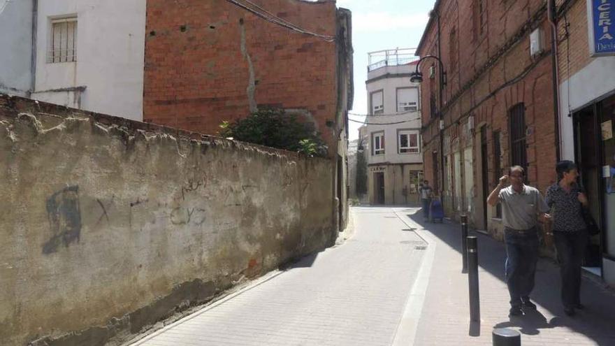 Edificio de la calle Herreros esquina con calle Lagares, en una imagen del pasado viernes.